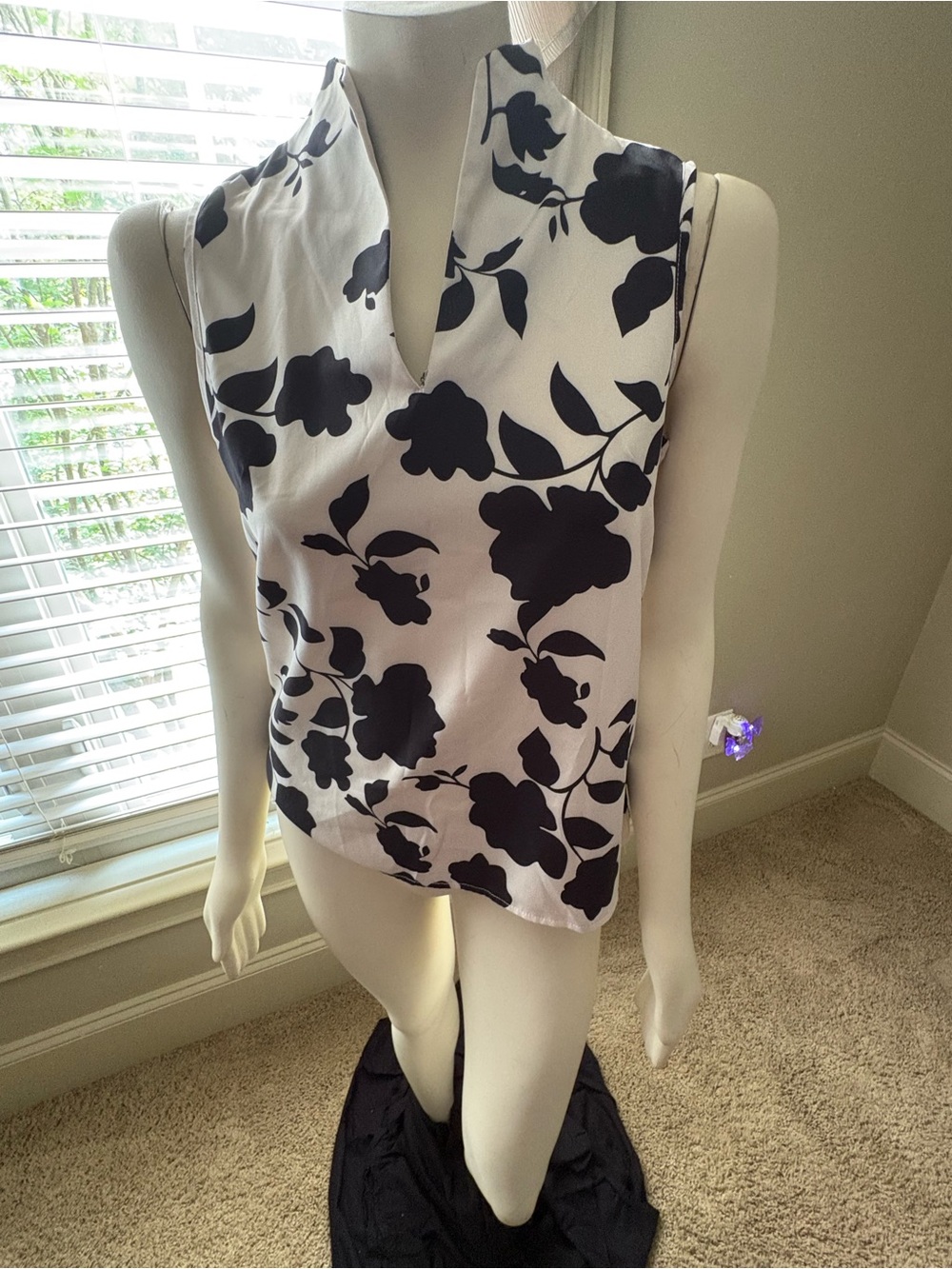 SHEIN Off-White Sleeveless V-Neck Top with Black Floral Print